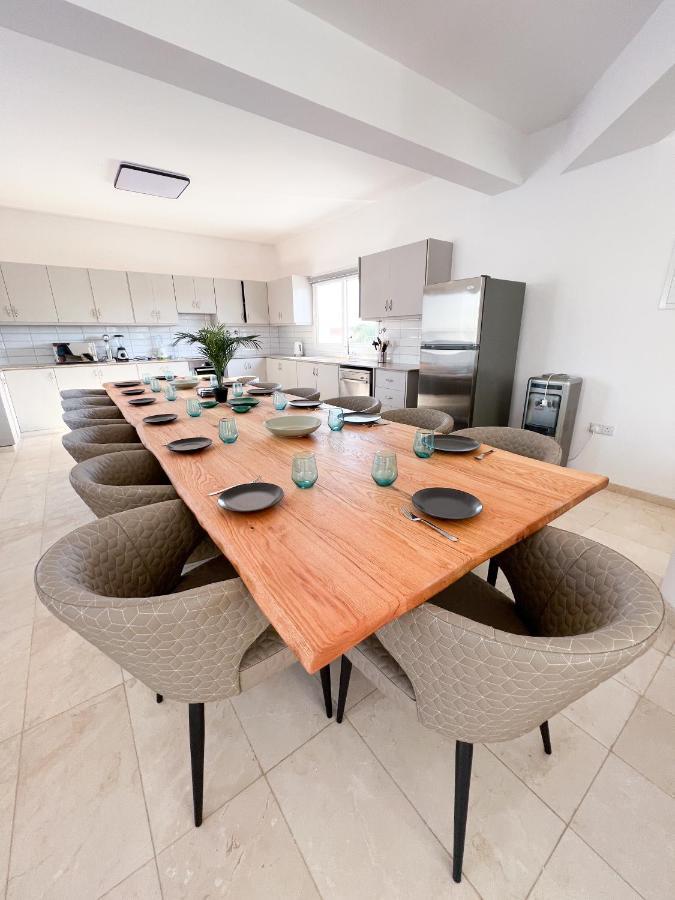 Grand Villa Lynn Seaview 아이아 나파 외부 사진