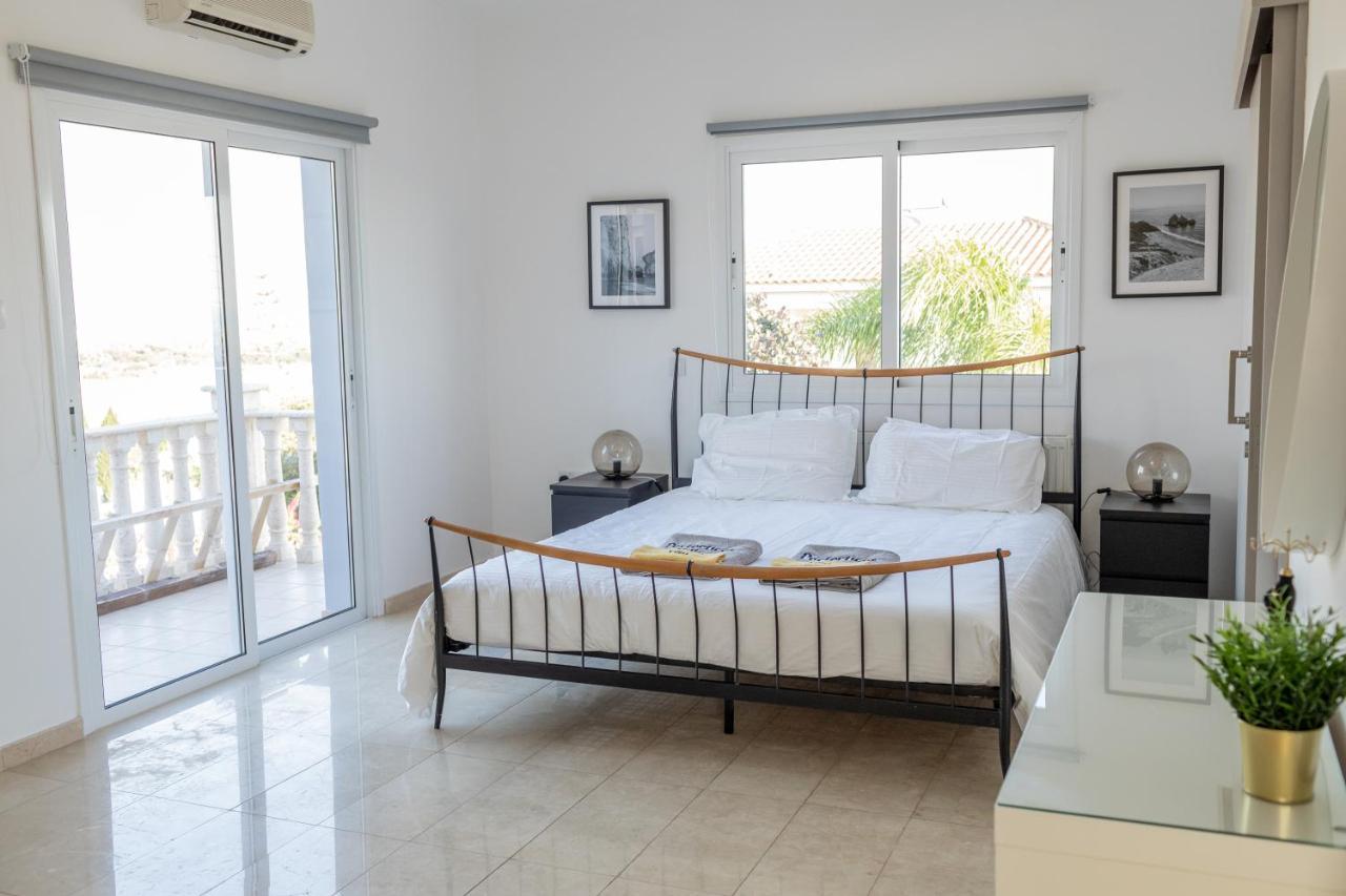 Grand Villa Lynn Seaview 아이아 나파 외부 사진