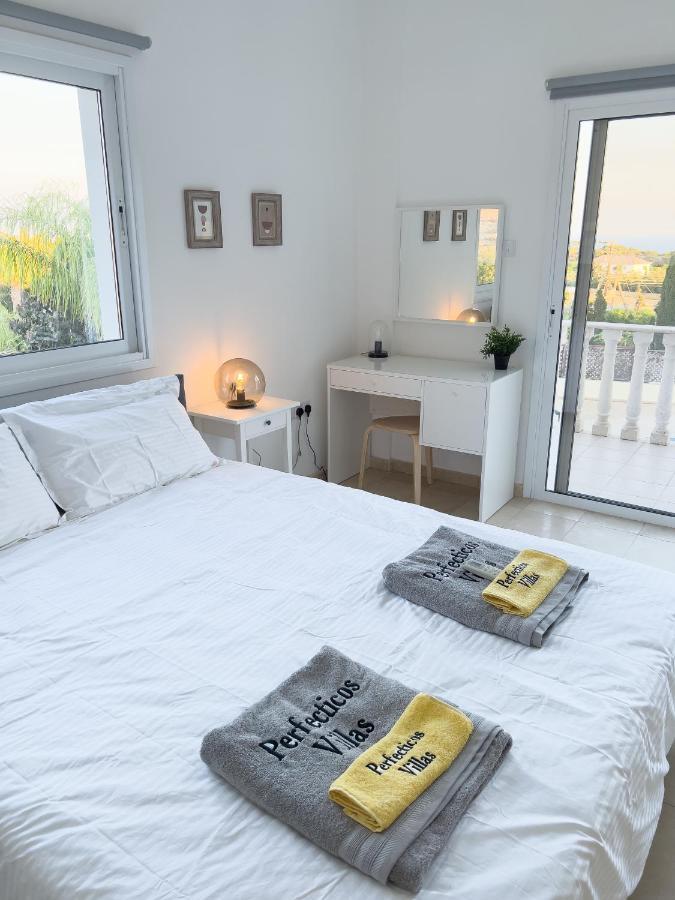Grand Villa Lynn Seaview 아이아 나파 외부 사진