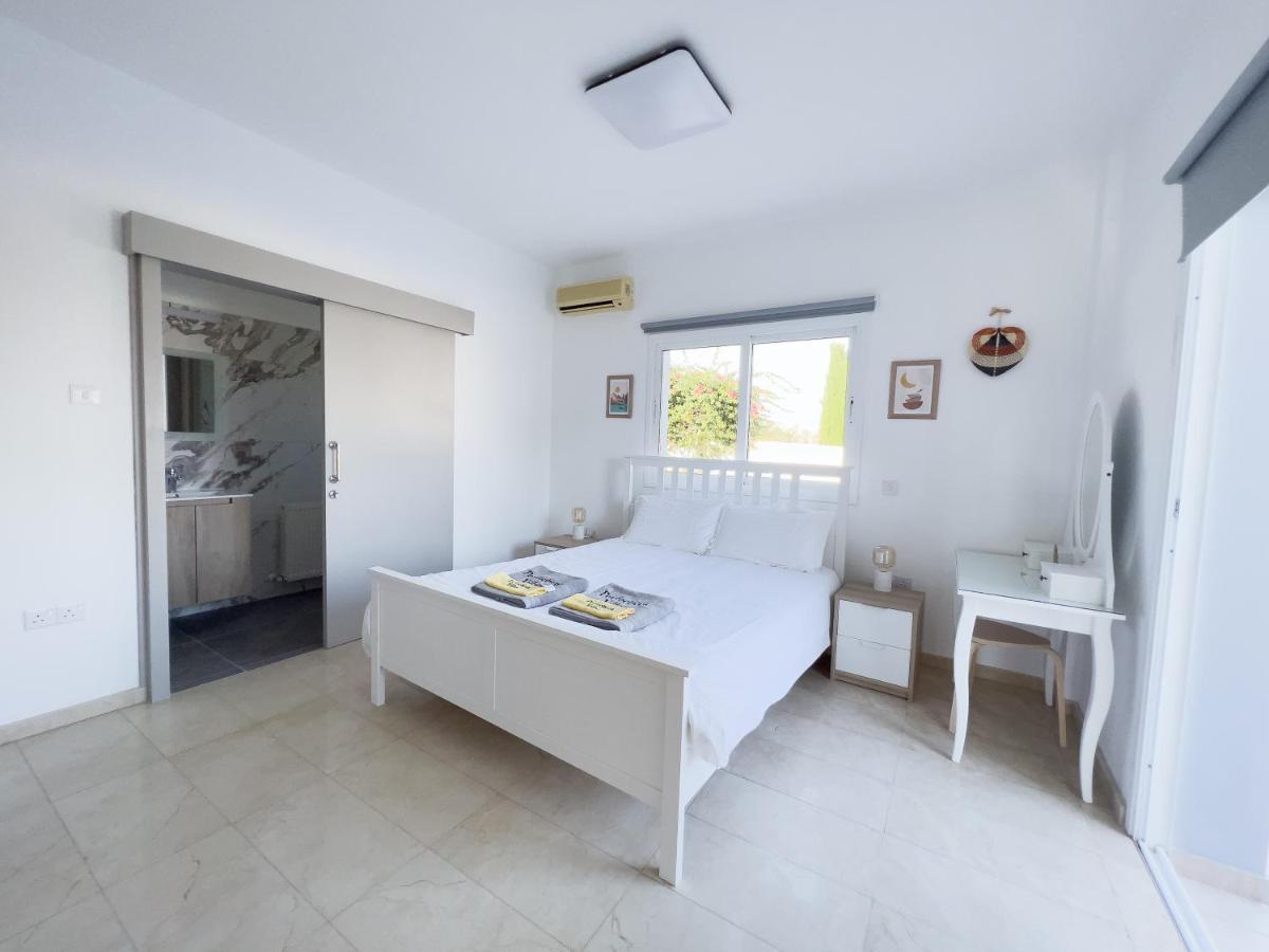Grand Villa Lynn Seaview 아이아 나파 외부 사진