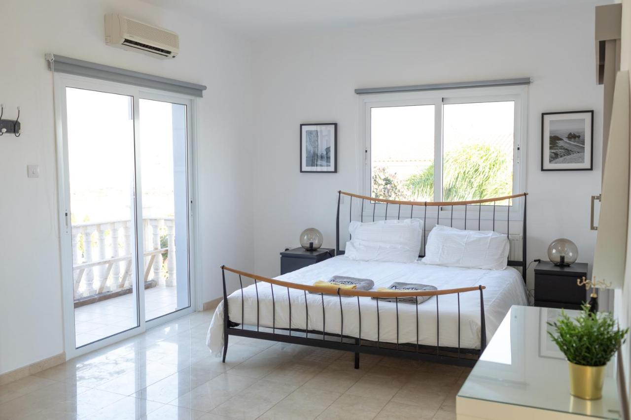 Grand Villa Lynn Seaview 아이아 나파 외부 사진